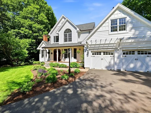 102 Oakridge Dr, Belchertown, MA 01007
