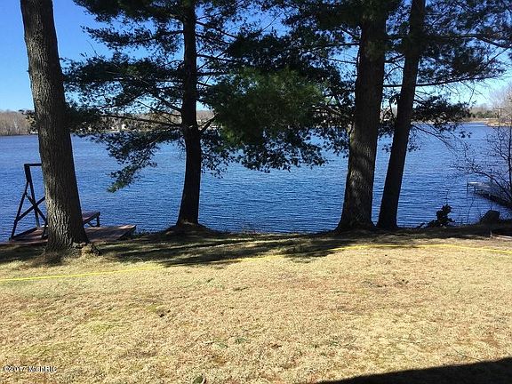 2nd image of 3523 N Shore Dr