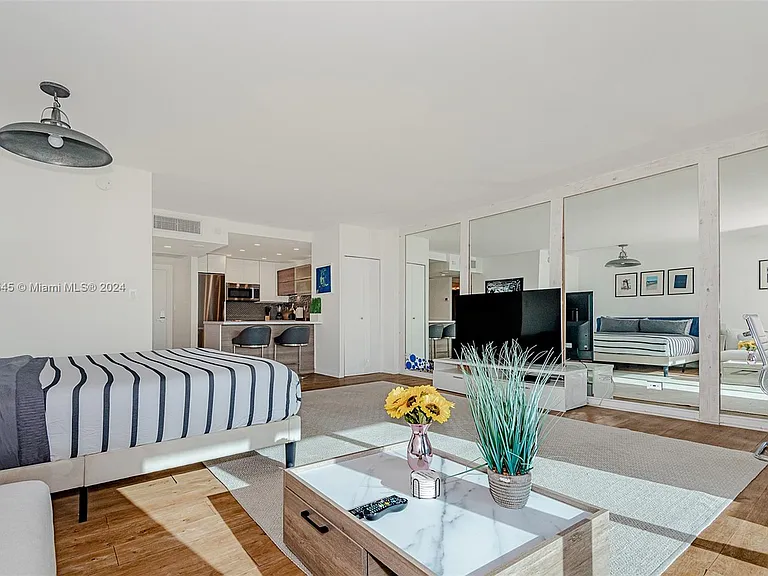 2301 Collins Ave #1230 — Photo 11