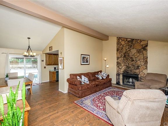3rd image of 15118 Dakota St