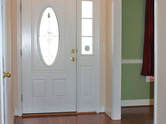5th image of 15 Leah Ct