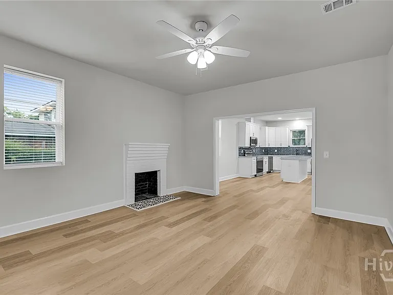 828 W 48th St — Photo 5