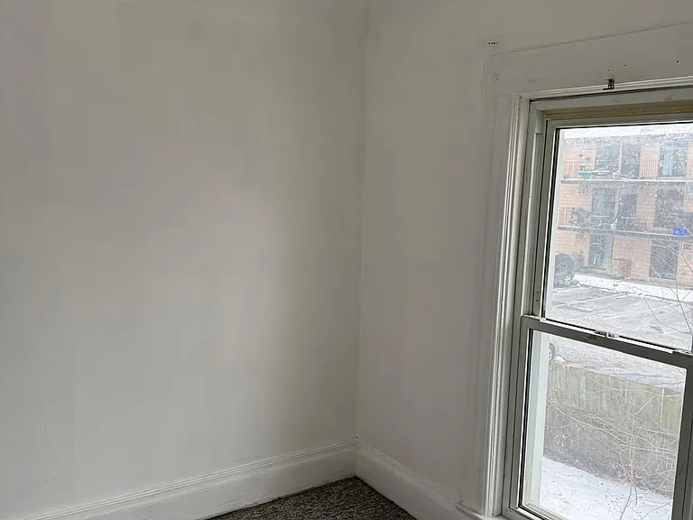 3345 Sandwich St — Photo 11