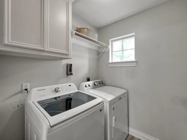 3215 Canterbury Ln — Photo 42