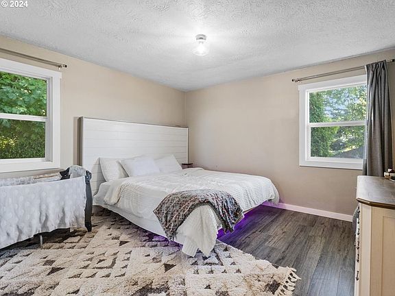 5th image of 1011 NE 66th St