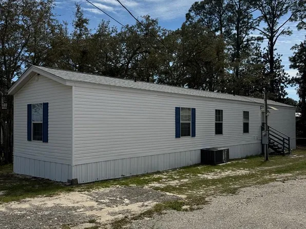 106 Connecticut St, Lanark Village, FL 32323