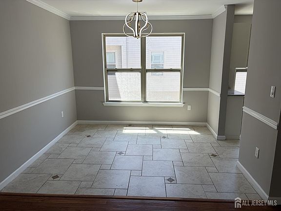 5th image of 502 Great Beds Ct