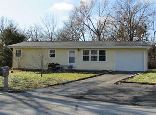 825 McKee Dr, Quincy, IL 62305