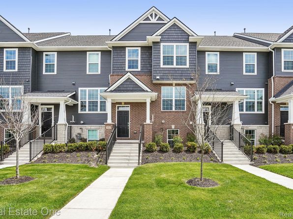 352 N Sydney Ct