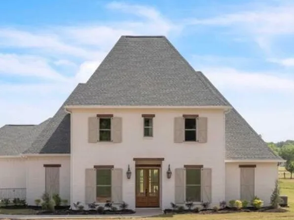 30 Prairie Waters Dr, Columbus, MS 39701