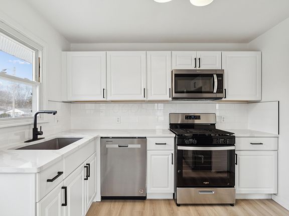 5th image of 3240 Towers Ct S
