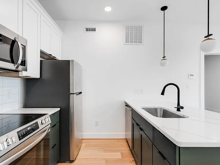 3308 E Marshall St — Photo 20