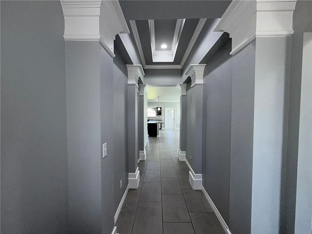 3 bed, 2.0 bath, 1613 sqft, $2,100 — Photo 2