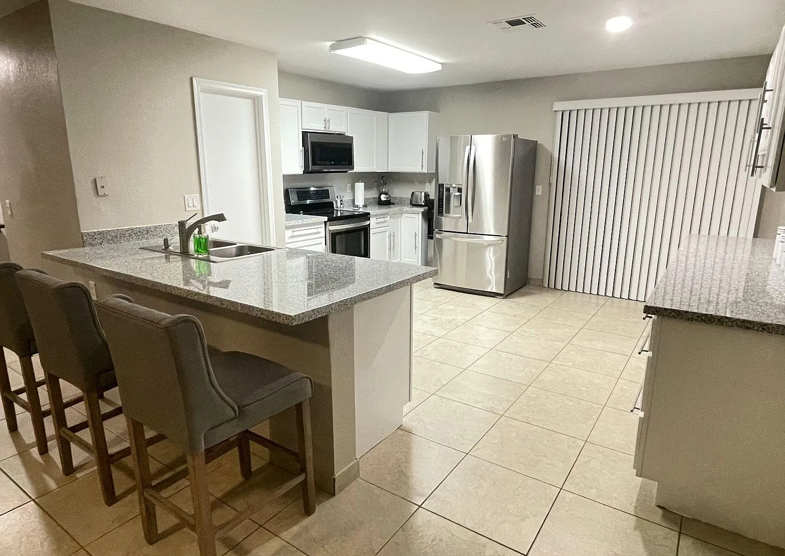 3 bed, 1808 sqft, $3,500 — Photo 3