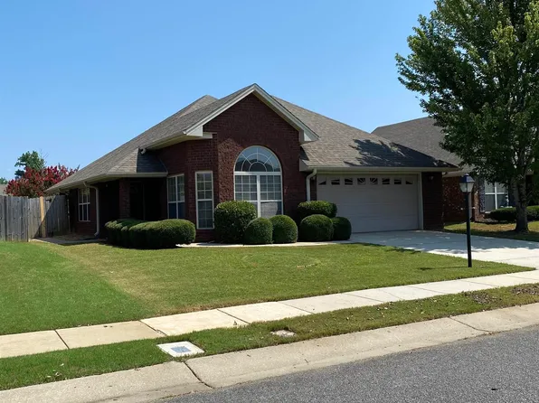 1057 Lexington Dr, Moody, AL 35004