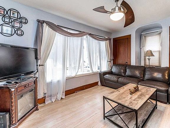 3rd image of 158 East Ave