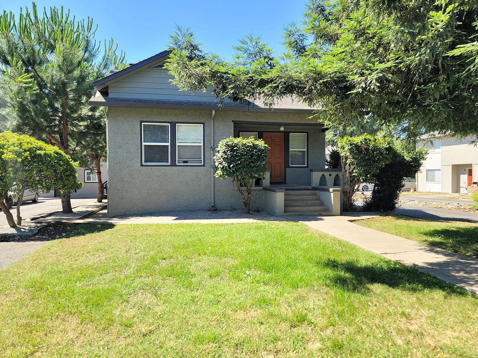 5 bed, 1600 sqft, $2,250 — Photo 1