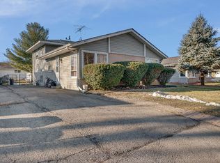 1230 Elizabeth St, West Chicago, IL 60185