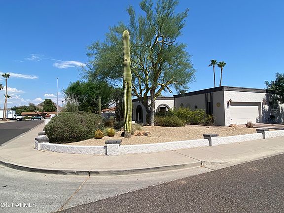 2nd image of 9 W Country Gables Dr