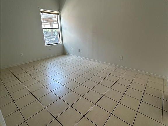 5th image of 3004 E Diamond Head Ave #B