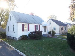 9 Terry Ln, Clark, NJ 07066