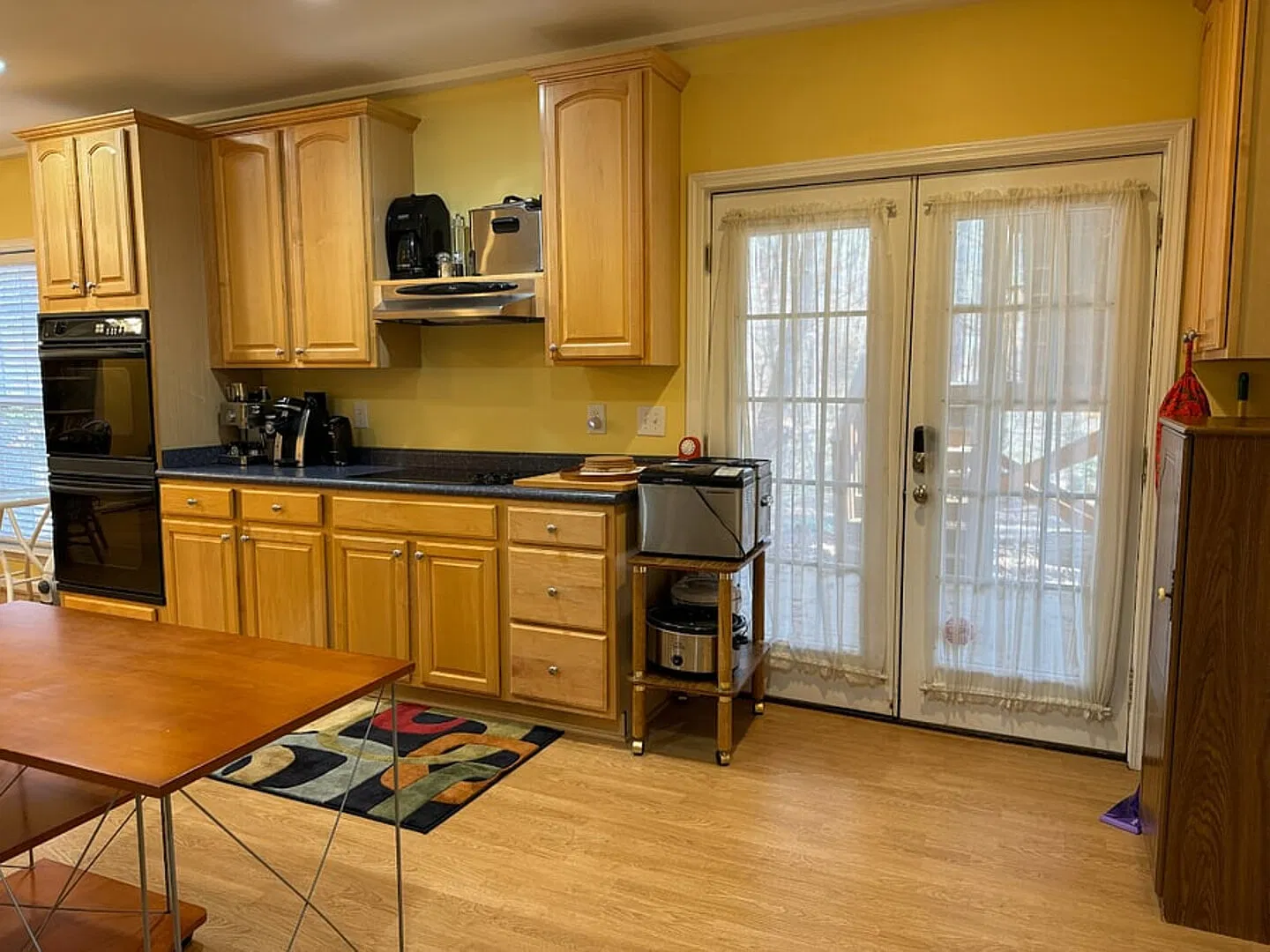 Furnished Basement w/ Private Entrance — Photo 4