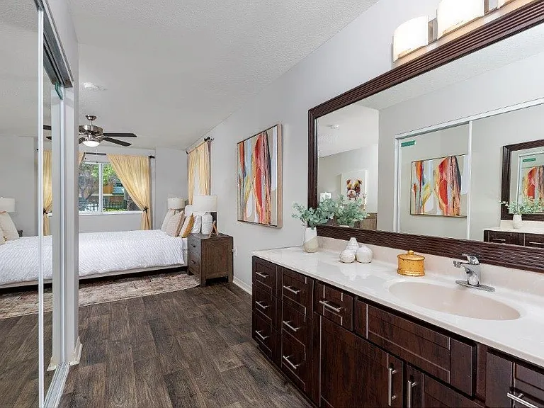Weston Place Apartments — Photo 15