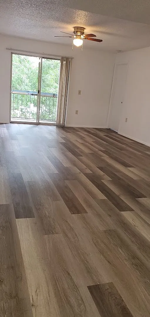 3 Bedroom 3 Baths Condominium — Photo 4