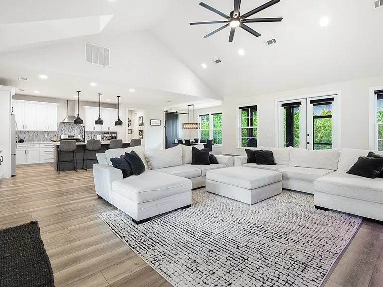 77 W Lamb Dr — Photo 8