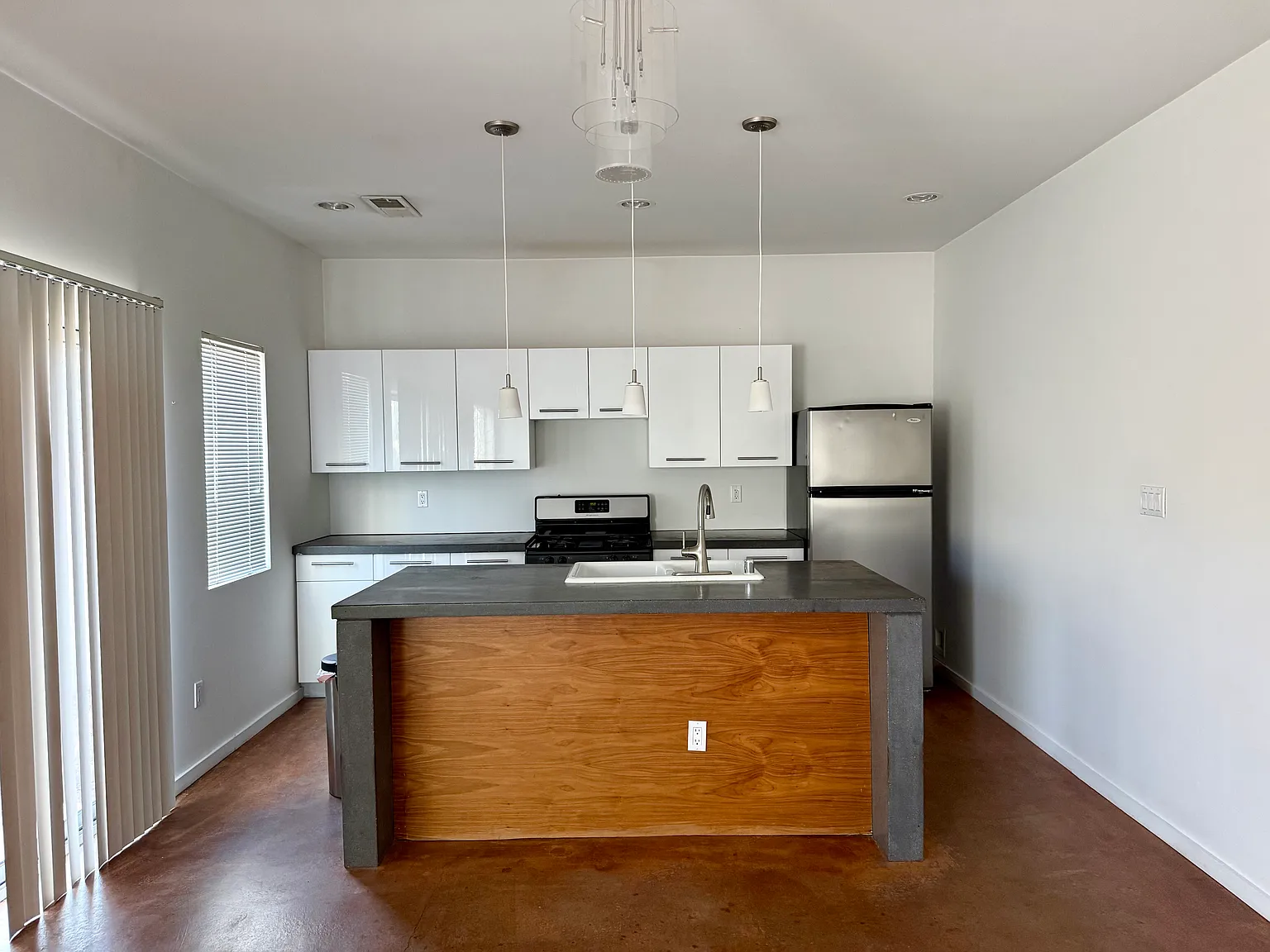 2 bed, 2.5 bath, 1334 sqft, $2,195 — Photo 1