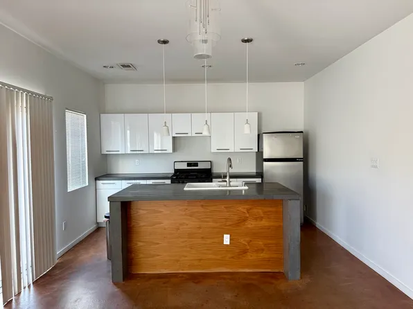 1215 3rd St SW APT B, Albuquerque, NM 87102