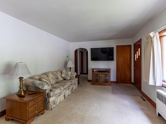 5th image of 435 W 7th Ave