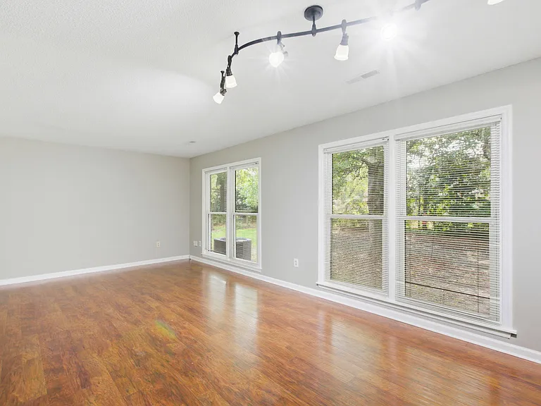 2067 Dogwood Rd — Photo 9