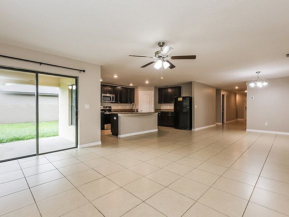 3rd image of 7014 Redbay Dr