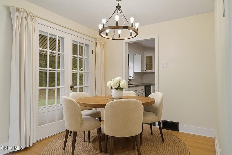5th image of 35 Evelyn Avenue