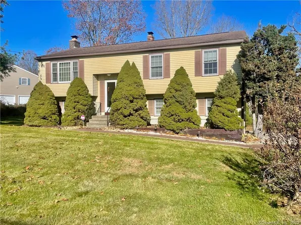 17 Heritage Drive, Seymour, CT 06483