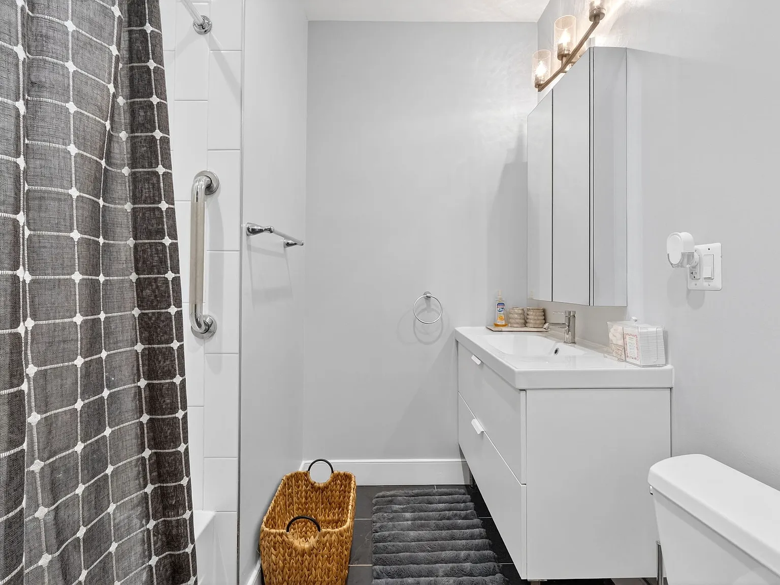 2 bed, 755 sqft, $2,800 — Photo 4