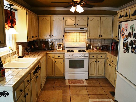 FRENCH COUNTRY KITCHEN
