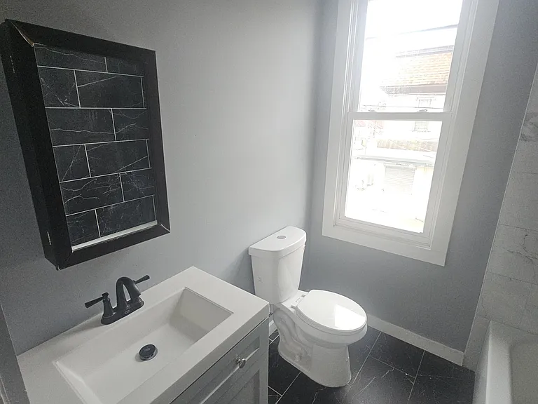 559 Grove St #2F — Photo 8