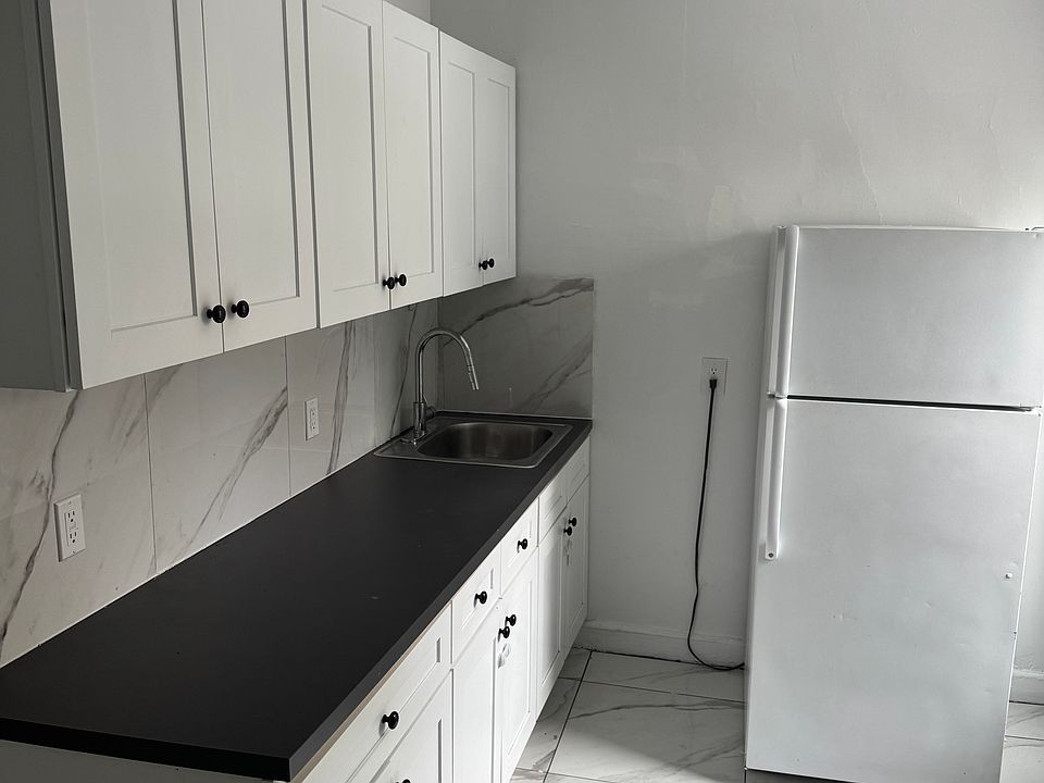 1st image of 34 Van Cortlandt Park Ave 4l-flr 4