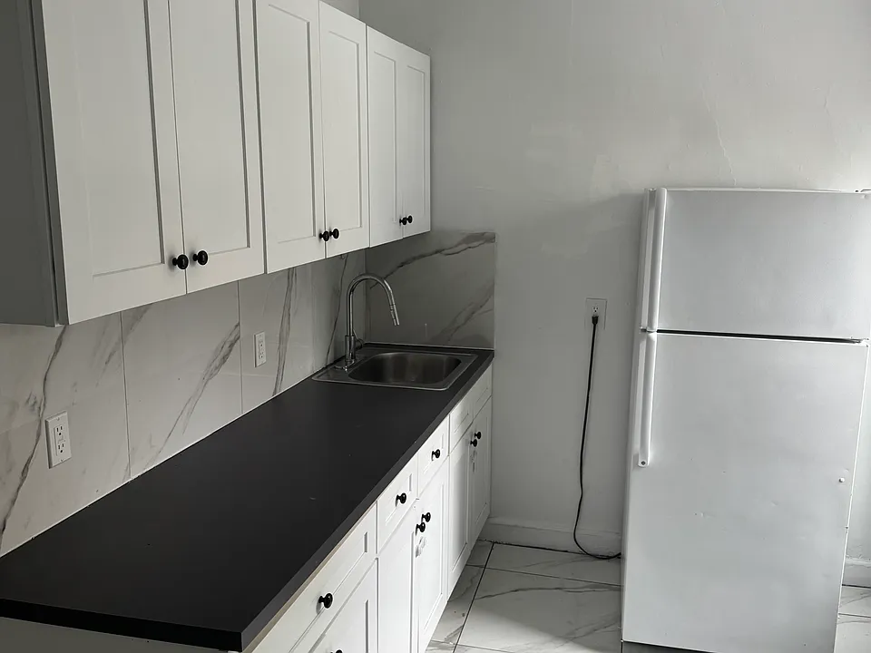 34 Van Cortlandt Park Ave #4