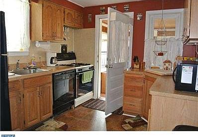 5th image of 320 Garden Rd