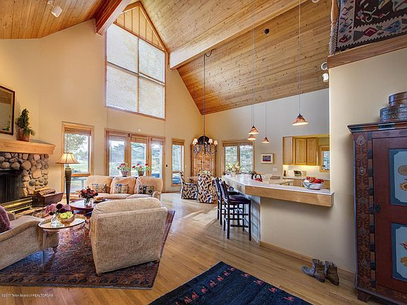 5th image of 2920 N White Pine Ln