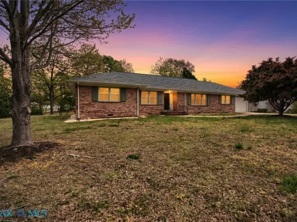 37 Chase St, Kilmarnock, VA 22482