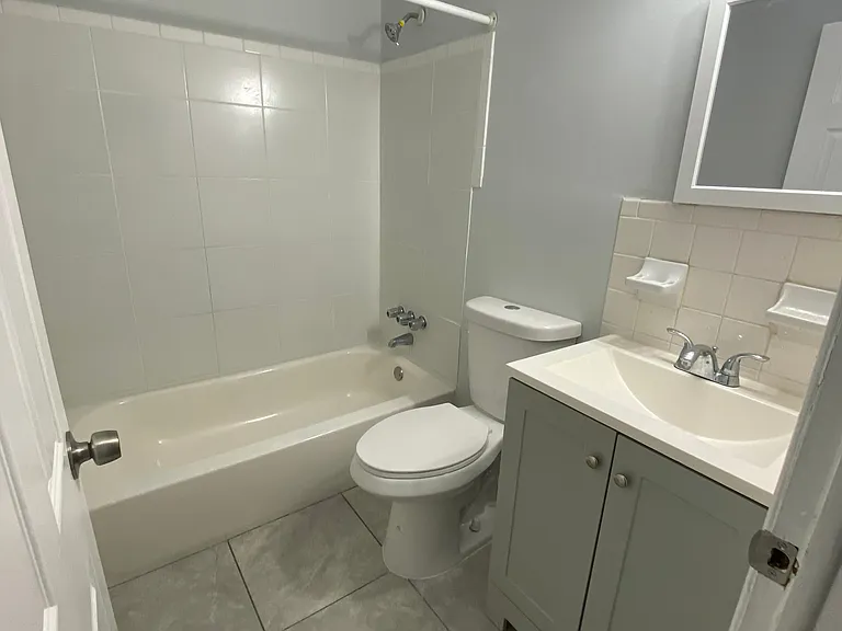 4520 Springfield Ave #B3 — Photo 2