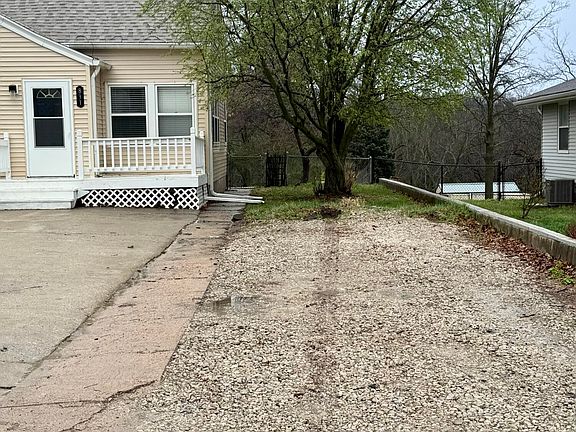 3rd image of 831 Palmer Ave