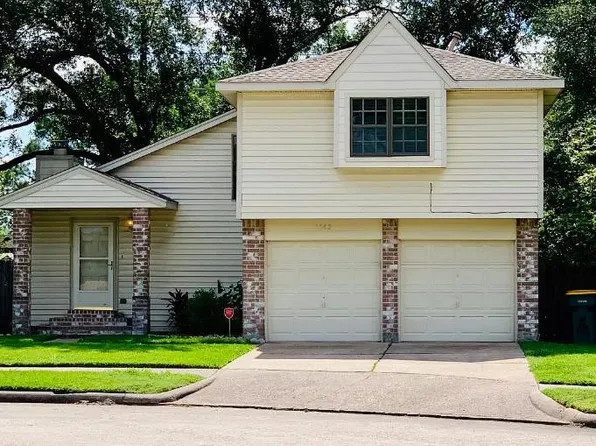 1142 Woodbridge Ave, Pearland, TX 77584