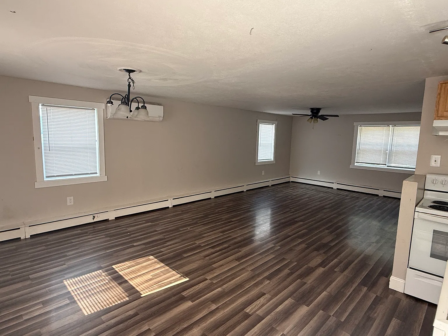 3 bed, 1200 sqft, $1,350 — Photo 2