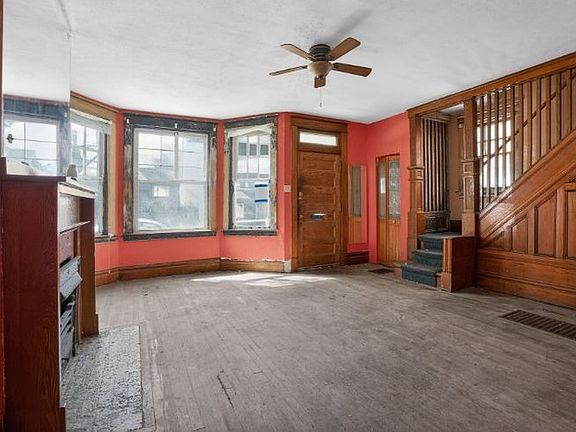 5th image of 1156 Pemberton St