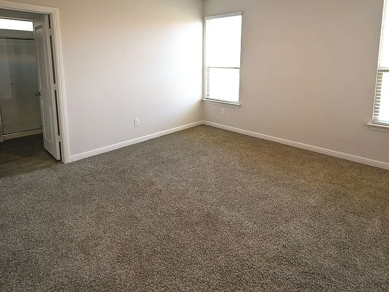 121 Hollytree Ln — Photo 7